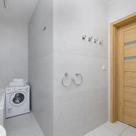 Kolorowe Balkony Apartament Blisko Plazy W Miedzyzdrojach By Renters Apartment *